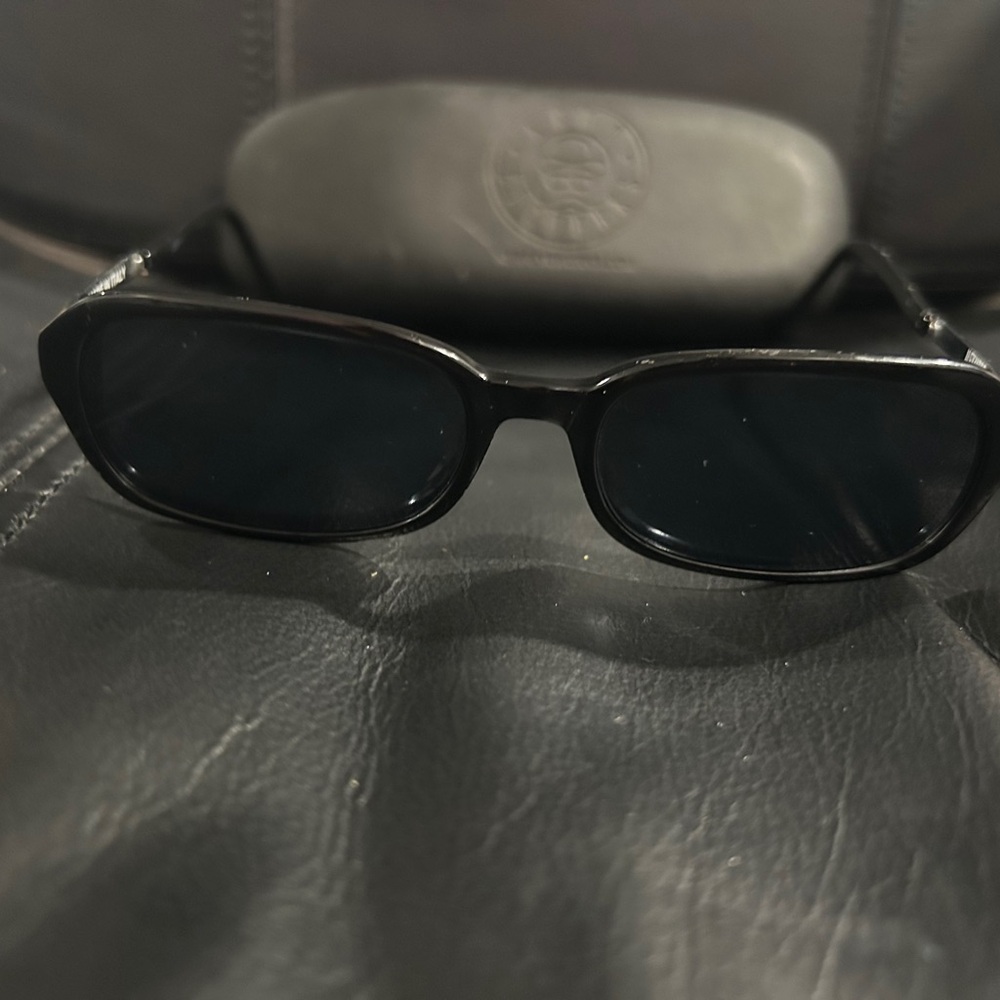 Elegant Black Sunglasses